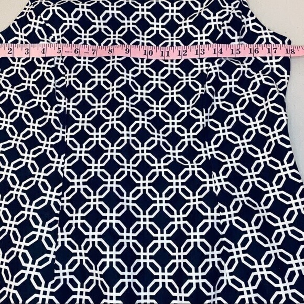 Madison Leigh Women’s Dress, Size 10,‎ Black and White Pattern w/tiny stain* - Picture 6 of 7
